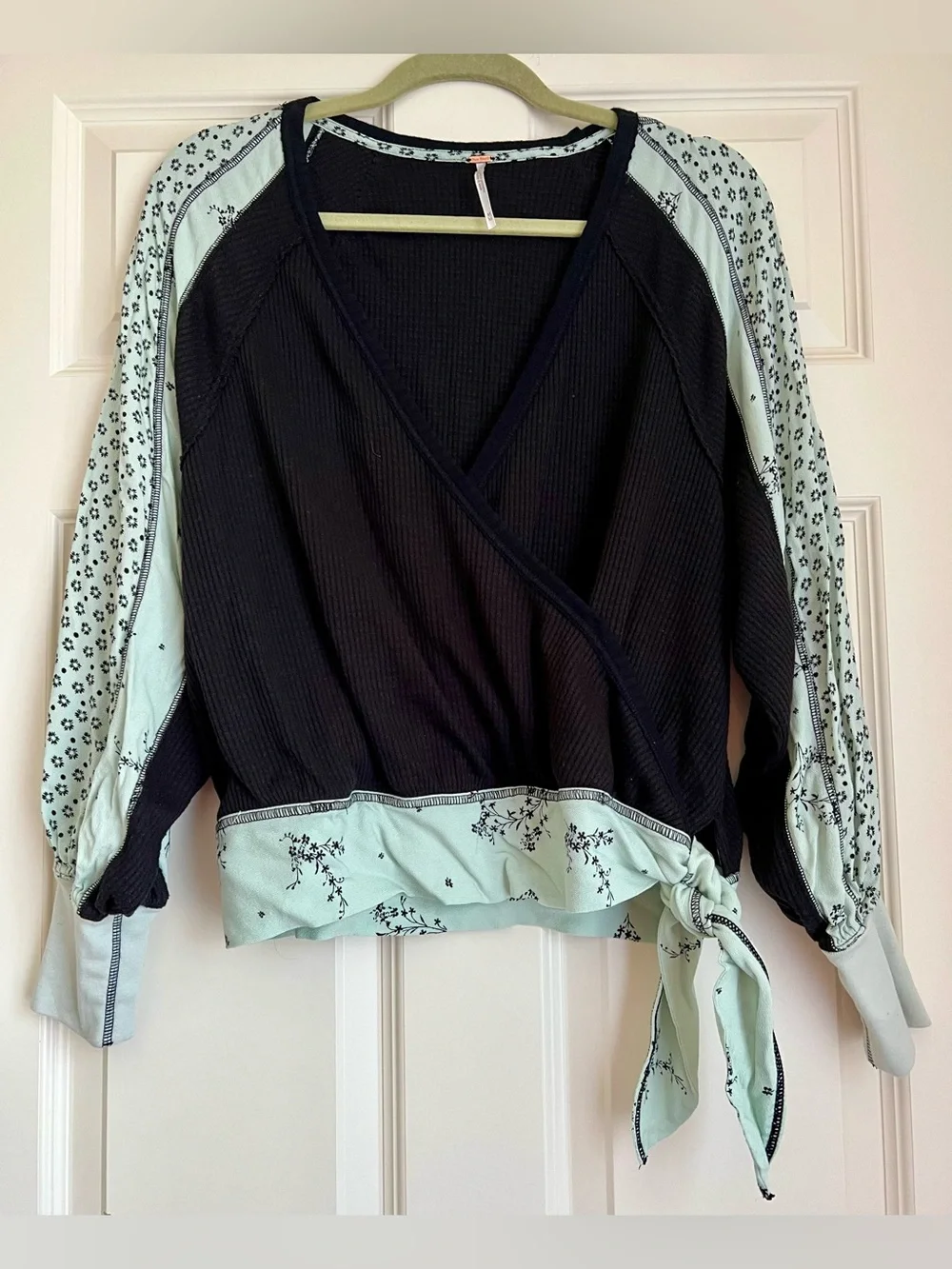 Free People Black Waffle Knit Bodice V-Neck Top Print Puff Sleeves & Trim Tie M